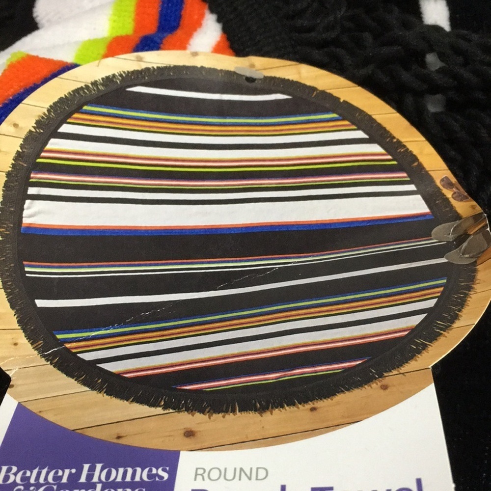 BH&G 60 inch round beach towel. NWT